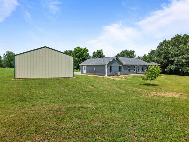1192 S Sha Ree Lane, Bolivar, MO 65613