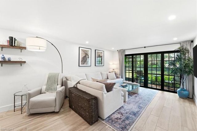 3219 Horse Carriage WAY 303, Naples, FL 34105