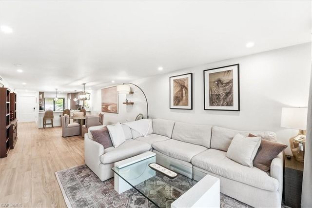 3219 Horse Carriage WAY 303, Naples, FL 34105