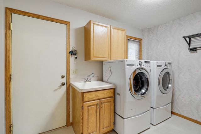 9113 Barrington Terrace, Brooklyn Park, MN 55443