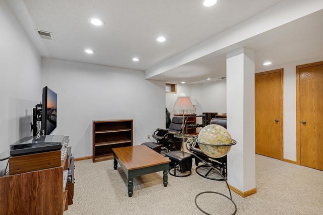 9113 Barrington Terrace, Brooklyn Park, MN 55443