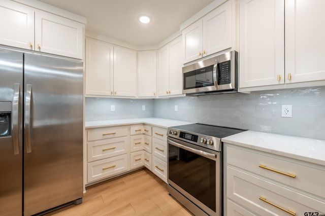 281 Balmorea Dr, Bullard, TX 75757