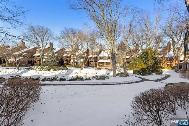 331 Sea Isle Key, Secaucus, NJ 07094