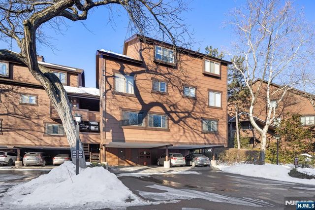 331 Sea Isle Key, Secaucus, NJ 07094