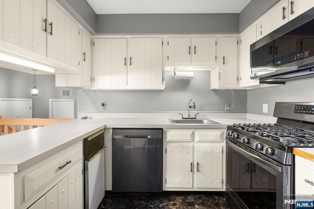 331 Sea Isle Key, Secaucus, NJ 07094