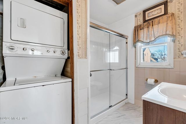 76 Compton Avenue, Hazlet, NJ 07734