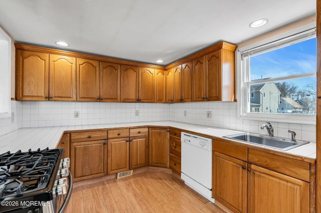 76 Compton Avenue, Hazlet, NJ 07734