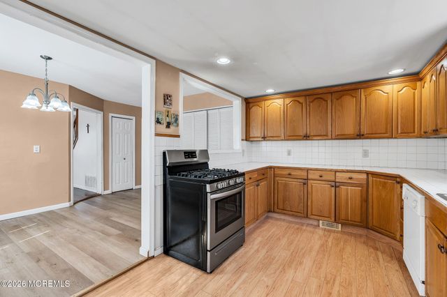 76 Compton Avenue, Hazlet, NJ 07734