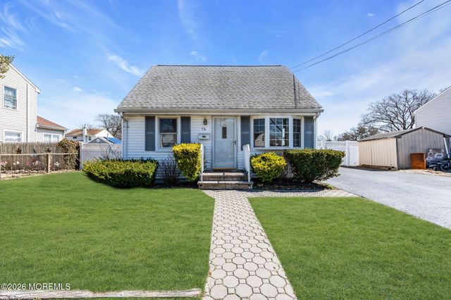 76 Compton Avenue, Hazlet, NJ 07734