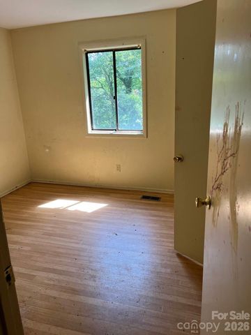 7882 Kinglet Road, Connelly Springs, NC 28612