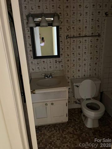 7882 Kinglet Road, Connelly Springs, NC 28612