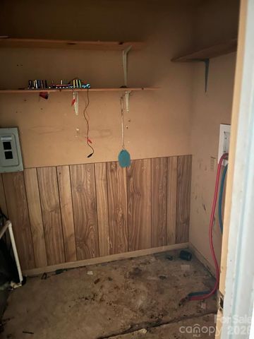 7882 Kinglet Road, Connelly Springs, NC 28612