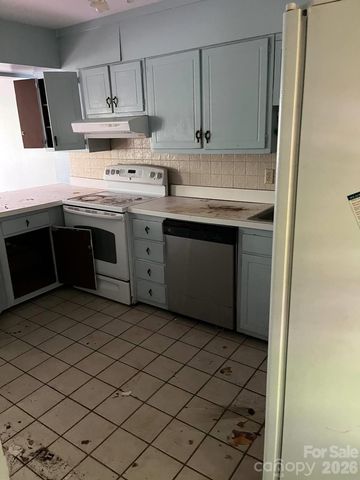 7882 Kinglet Road, Connelly Springs, NC 28612