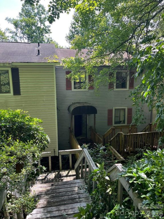 7882 Kinglet Road, Connelly Springs, NC 28612