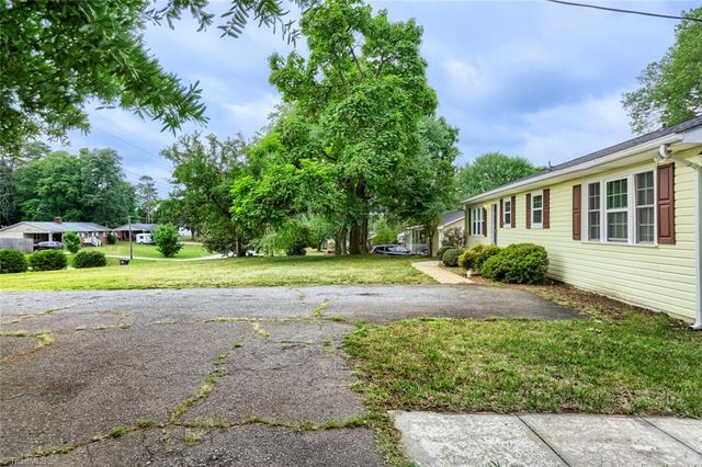 5037 Selena Street, Winston-salem, NC 27106