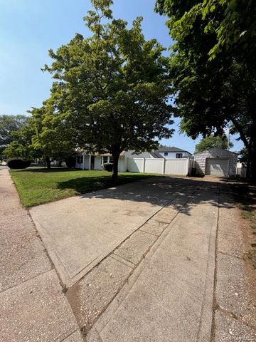 3173 Roxbury Lane, Levittown, NY 11756