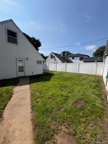 3173 Roxbury Lane, Levittown, NY 11756