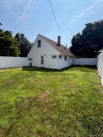 3173 Roxbury Lane, Levittown, NY 11756
