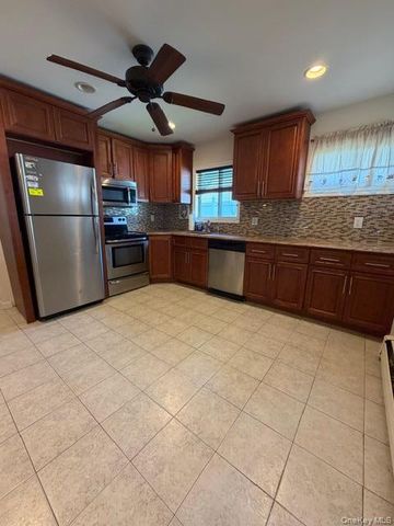 3173 Roxbury Lane, Levittown, NY 11756