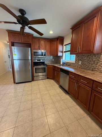 3173 Roxbury Lane, Levittown, NY 11756