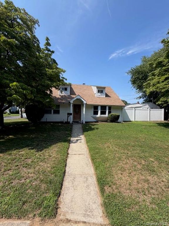 3173 Roxbury Lane, Levittown, NY 11756