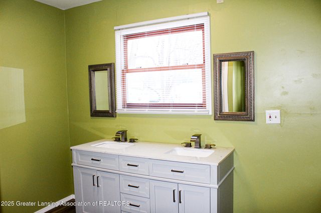 208 Dutton Street, Eaton Rapids, MI 48827