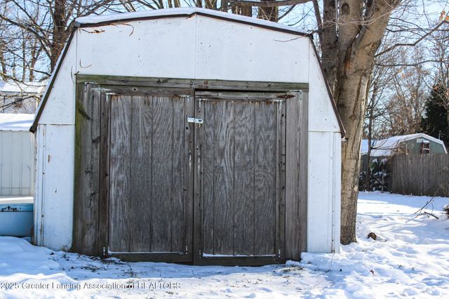 208 Dutton Street, Eaton Rapids, MI 48827