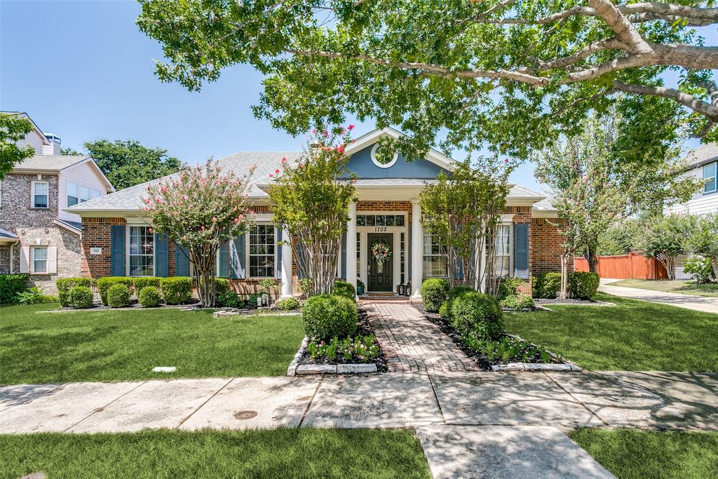 1702 Bluffview Lane, Carrollton, TX 75007