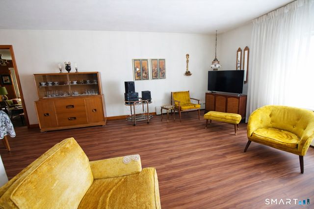 30 Day Spring Avenue, Hamden, CT 06518