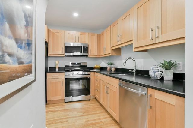 30 Lowell Sreet 30, Cambridge, MA 02138