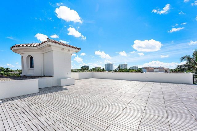 155 SE Spanish Trail, Boca Raton, FL 33432