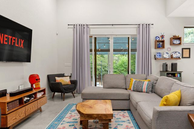 1214 Deloney ST, Austin, TX 78721