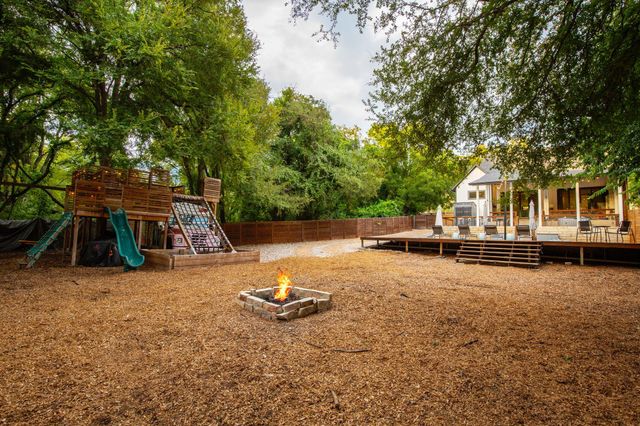 1214 Deloney ST, Austin, TX 78721