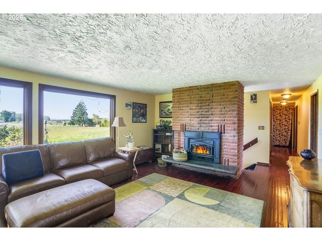16530 Nw GILLIHAN Rd, Portland, OR 97231