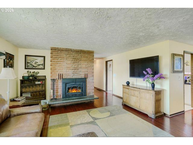 16530 Nw GILLIHAN Rd, Portland, OR 97231