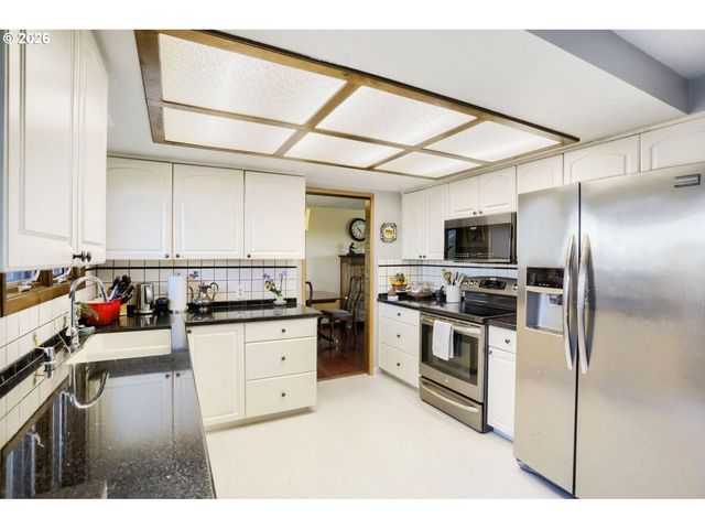 16530 Nw GILLIHAN Rd, Portland, OR 97231