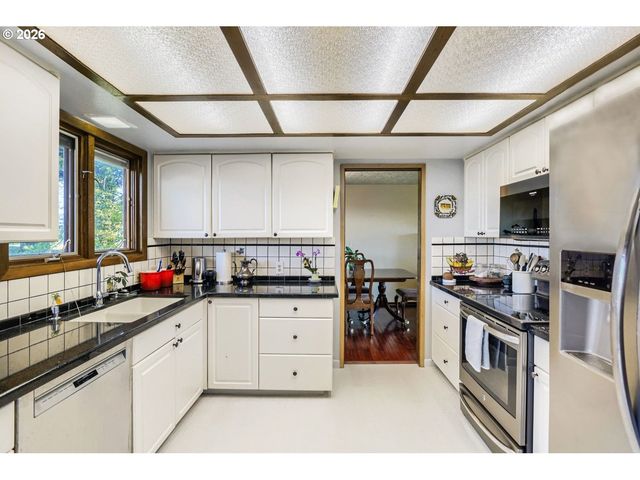 16530 Nw GILLIHAN Rd, Portland, OR 97231