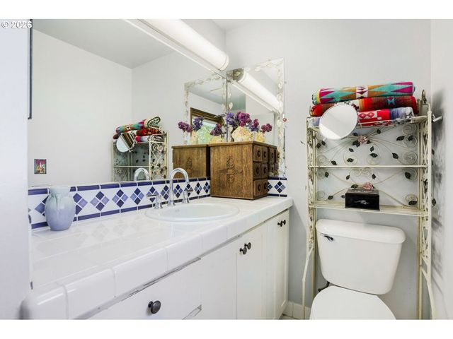 16530 Nw GILLIHAN Rd, Portland, OR 97231