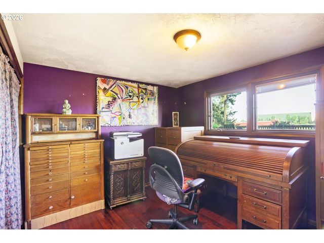 16530 Nw GILLIHAN Rd, Portland, OR 97231
