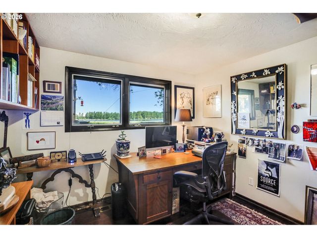 16530 Nw GILLIHAN Rd, Portland, OR 97231