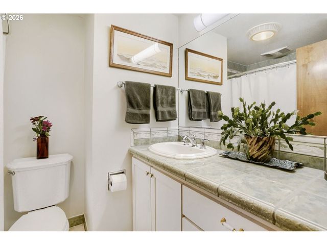 16530 Nw GILLIHAN Rd, Portland, OR 97231