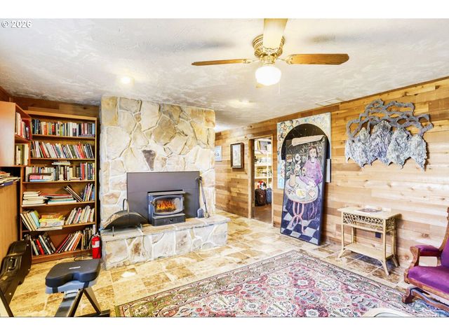 16530 Nw GILLIHAN Rd, Portland, OR 97231