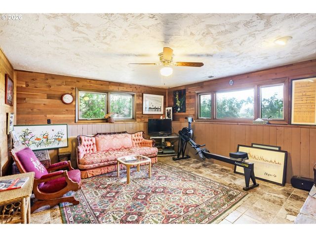 16530 Nw GILLIHAN Rd, Portland, OR 97231