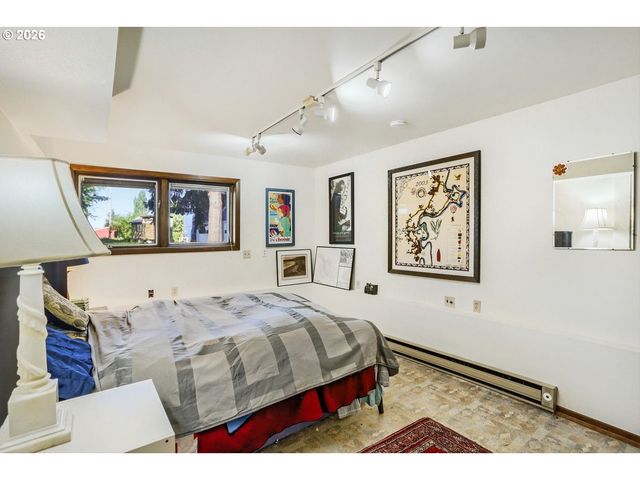 16530 Nw GILLIHAN Rd, Portland, OR 97231