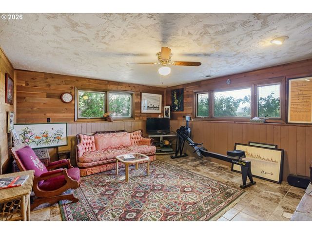 16530 Nw GILLIHAN Rd, Portland, OR 97231