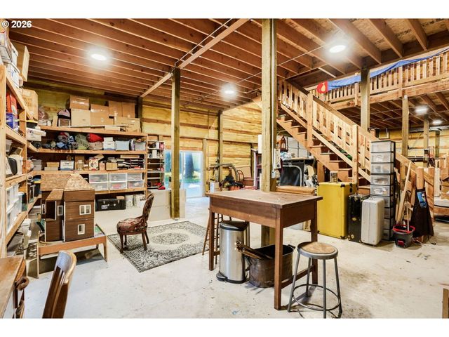 16530 Nw GILLIHAN Rd, Portland, OR 97231