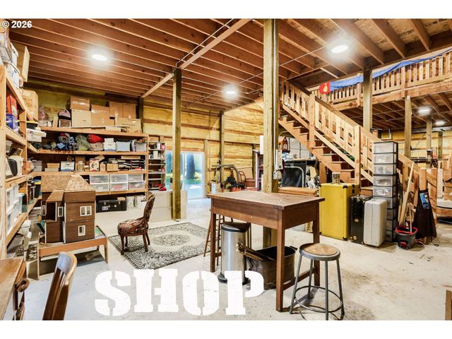 16530 Nw GILLIHAN Rd, Portland, OR 97231