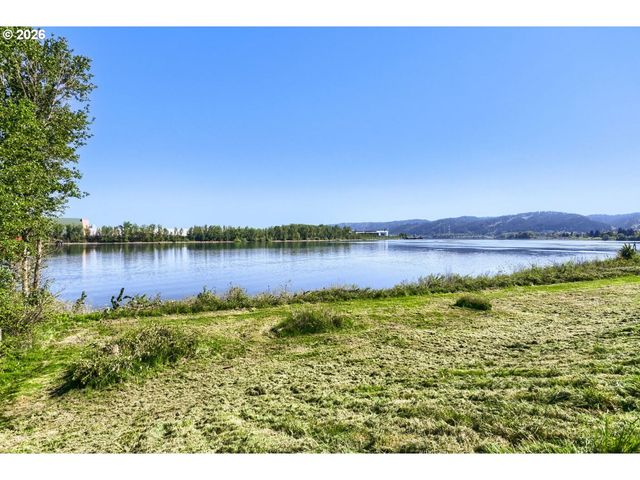 16530 Nw GILLIHAN Rd, Portland, OR 97231