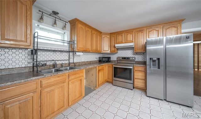 522 Highway FF, Bourbon, MO 65441