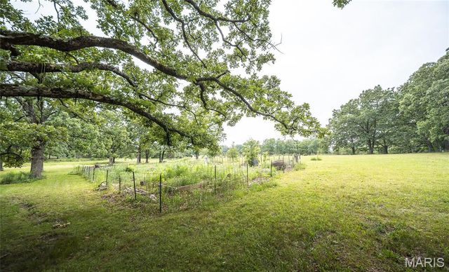 522 Highway FF, Bourbon, MO 65441